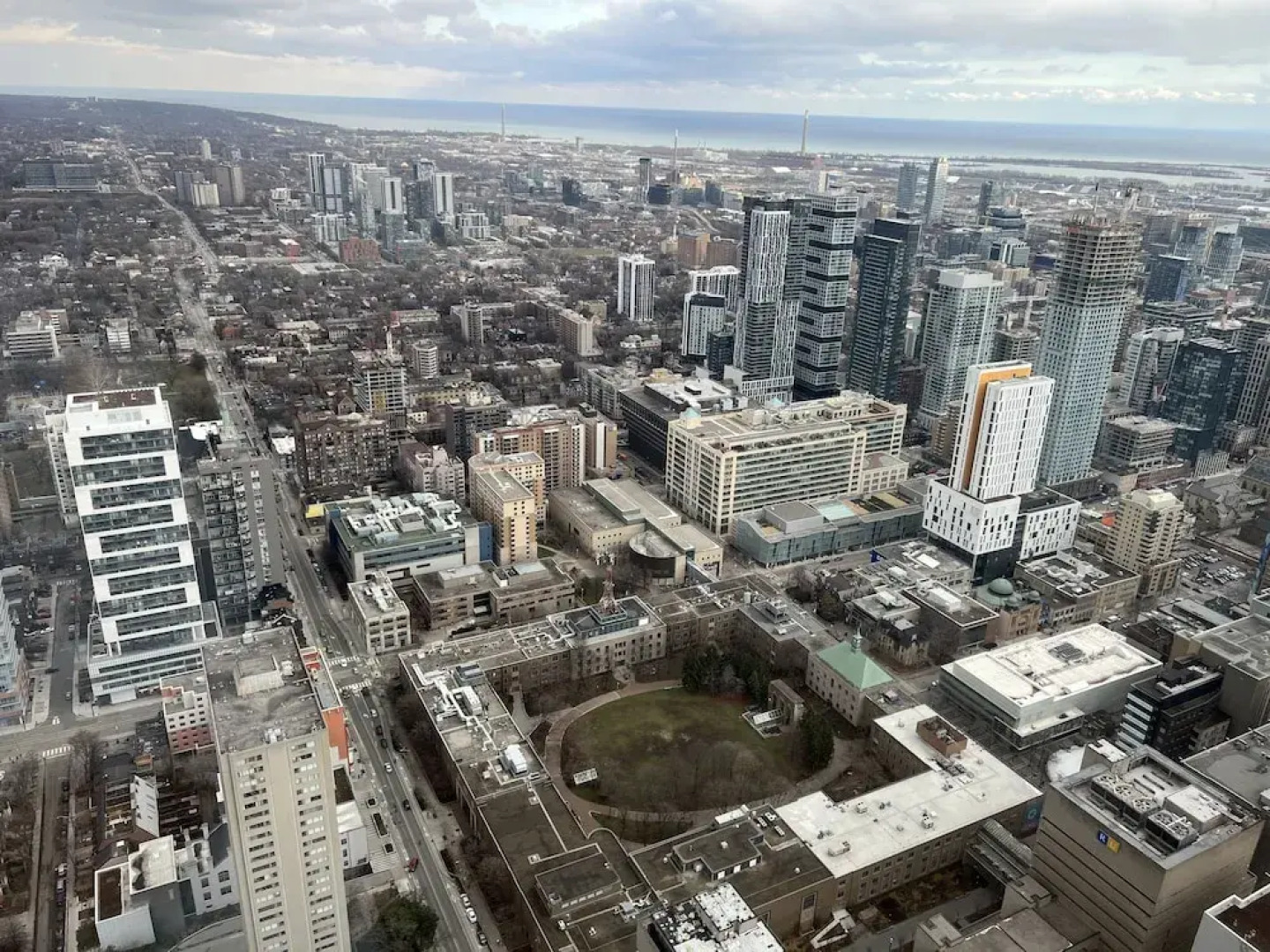 Atlas Suites - Bay & College