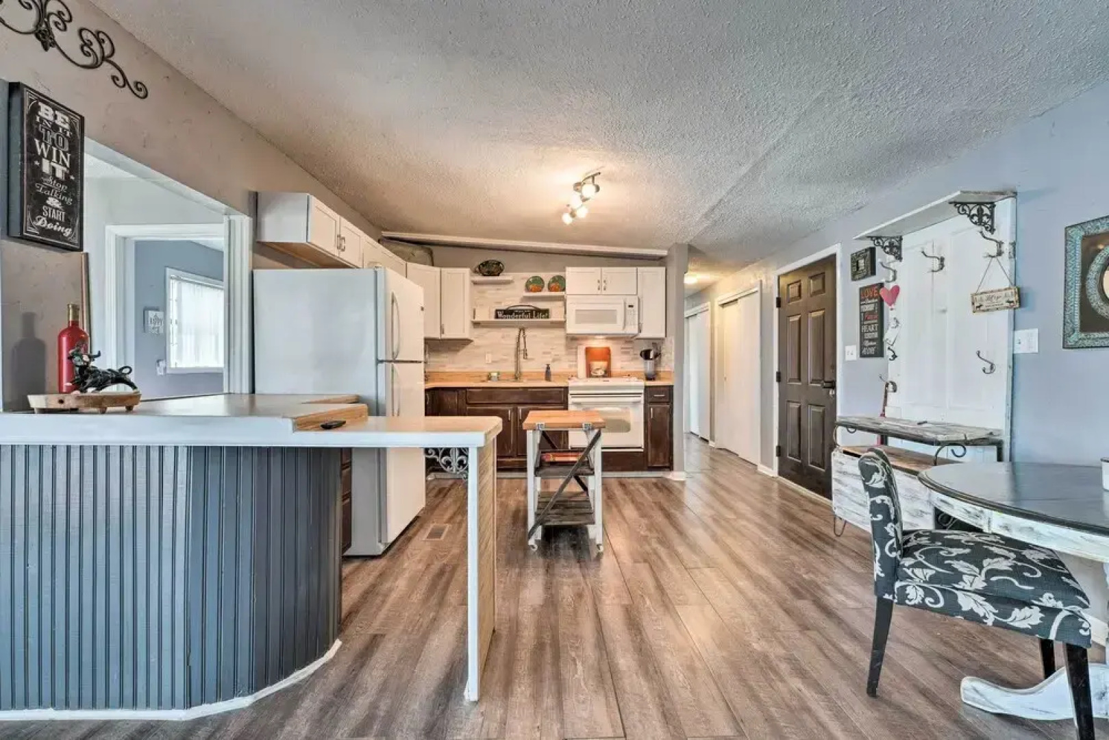 Lakefront Vacation Rental w/ Deck & 2 Docks!