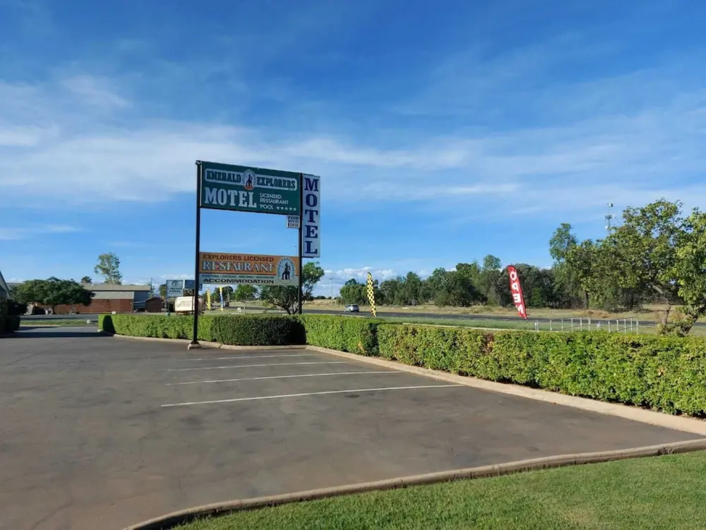 Emerald Explorers Inn