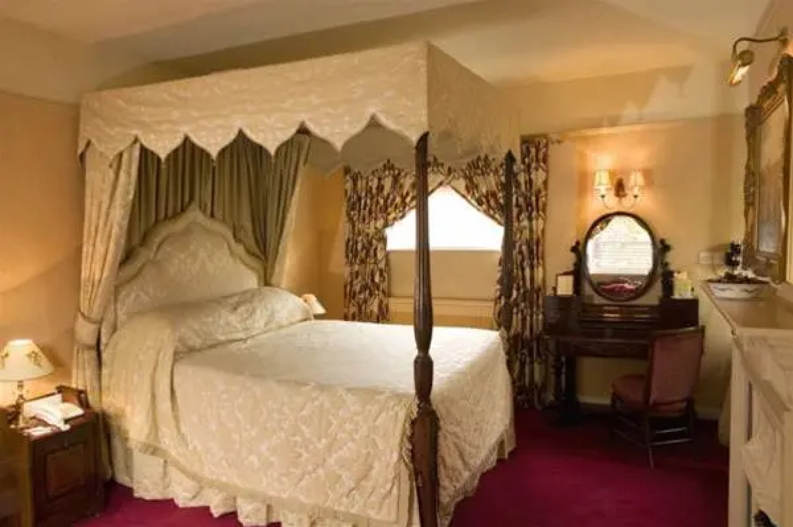 Ravenwood Hall Hotel