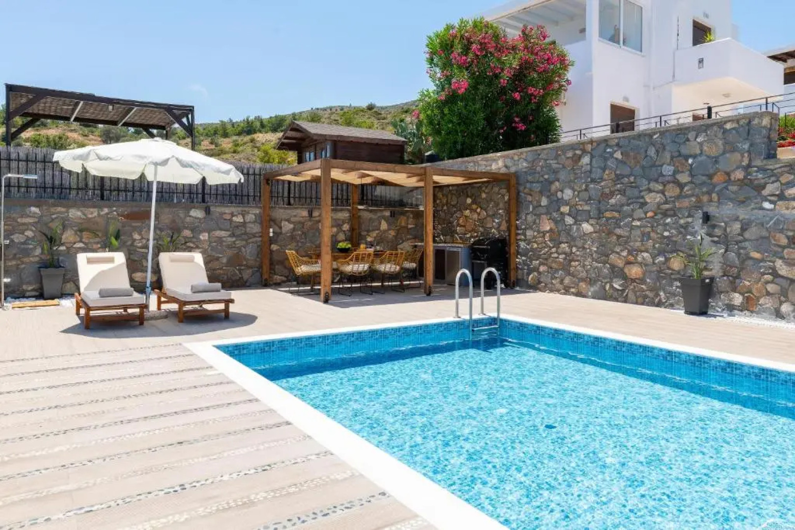 VILLA MARIANI renovated May 2022 ,private pool, sea views , Lindos 10 mins,Beach 3 mins