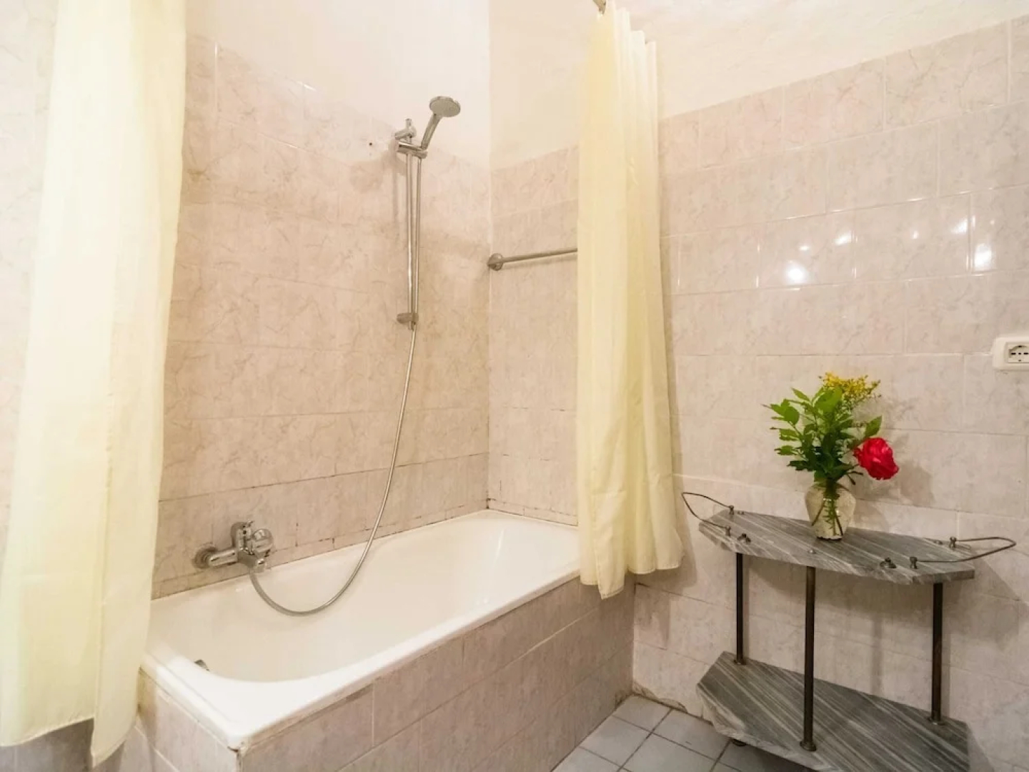 Cosy Farmhouse in Bacchereto With Swimming Pool