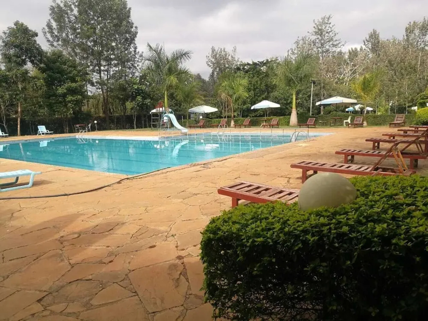 Trotters Hotel - Kenol