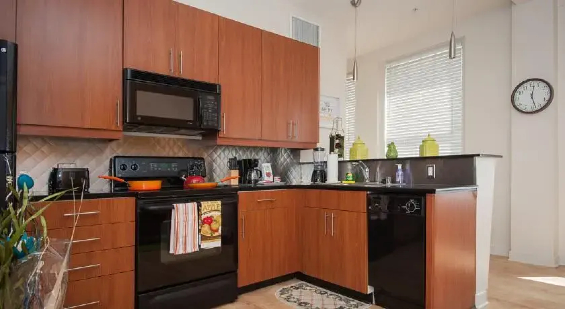 Sunshine Suites At 417