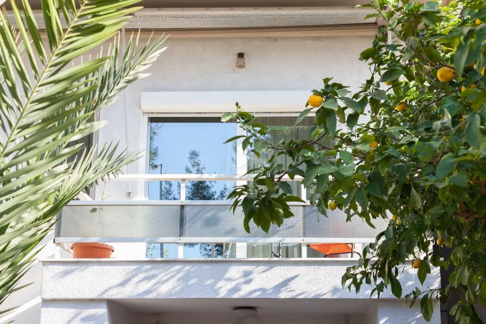 Fabulous Apartment Across Flisvos