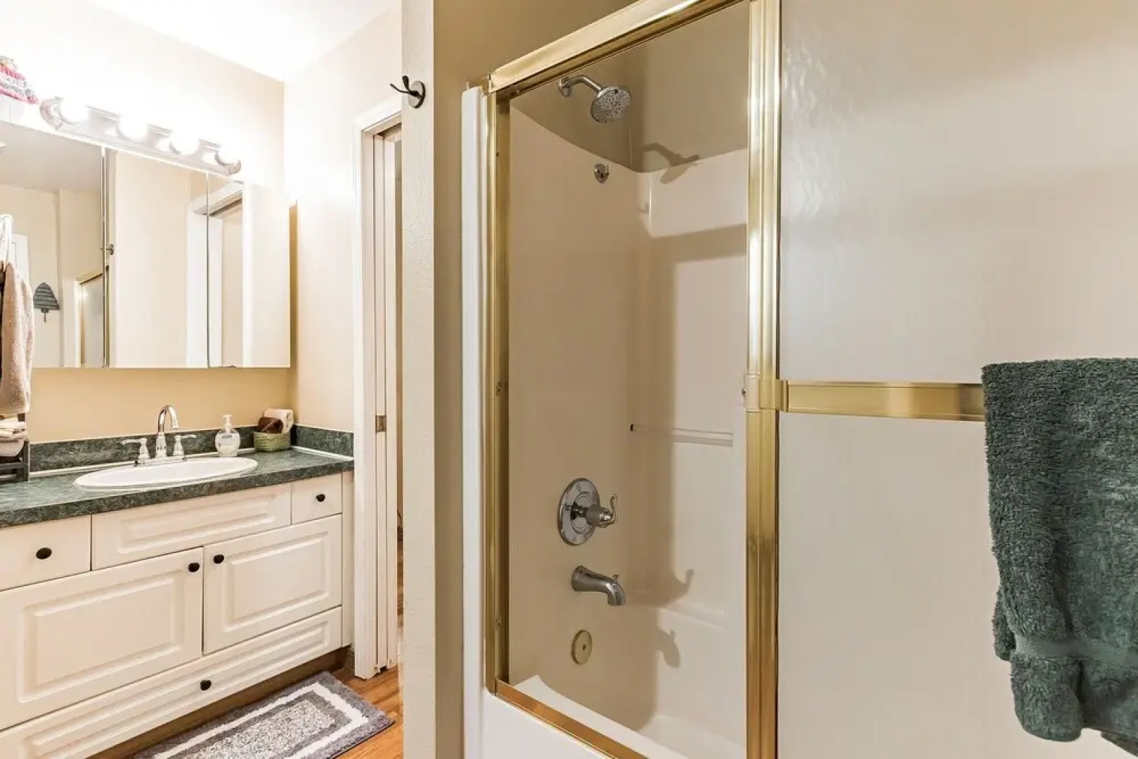 Elk Crossing Cozy Cabin At Crystal Mountain 3 Bedroom Home by RedAwning