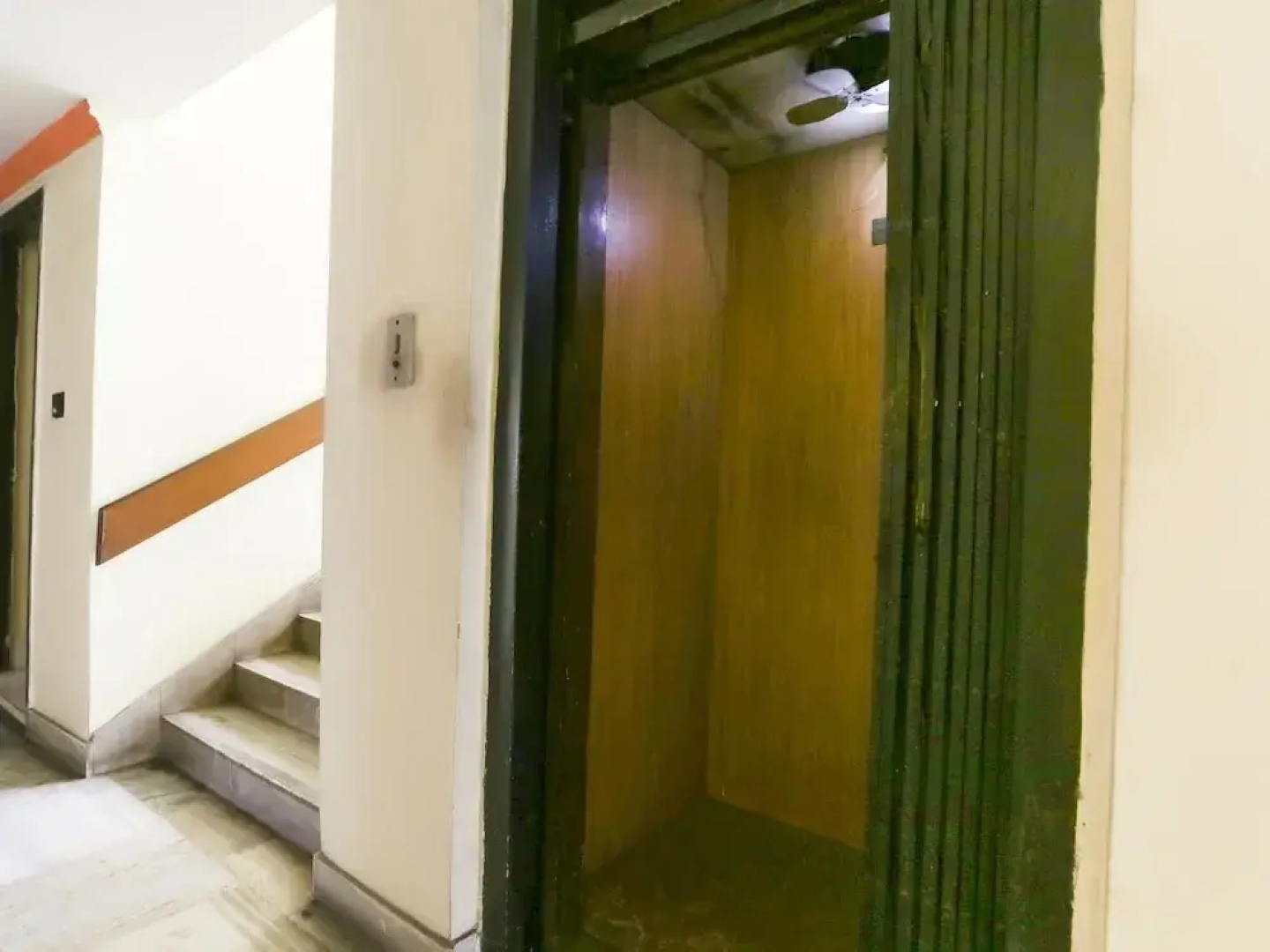 OYO 27783 Hotel Rajmahal Inn