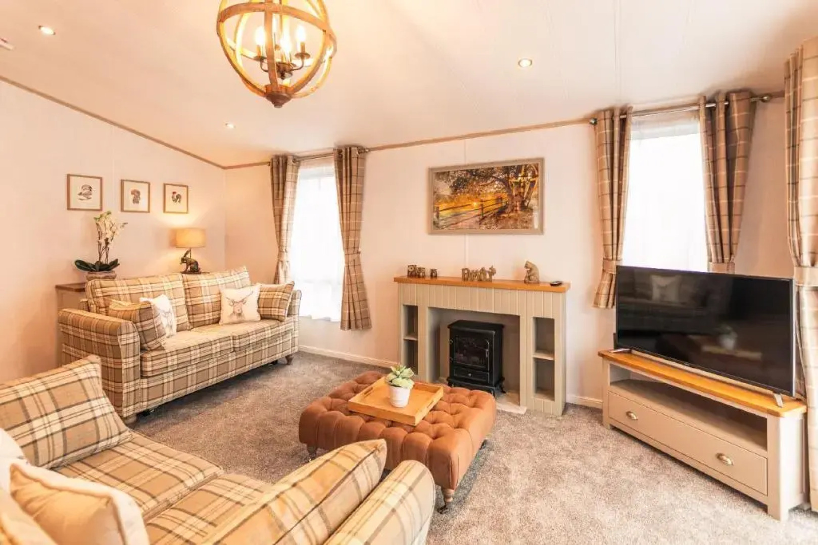 Hemingway Lodge with Hot Tub