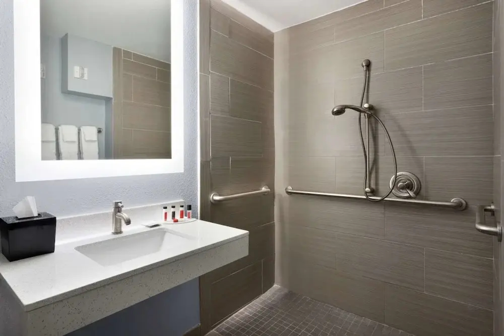 Baymont Inn & Suites Shawnee