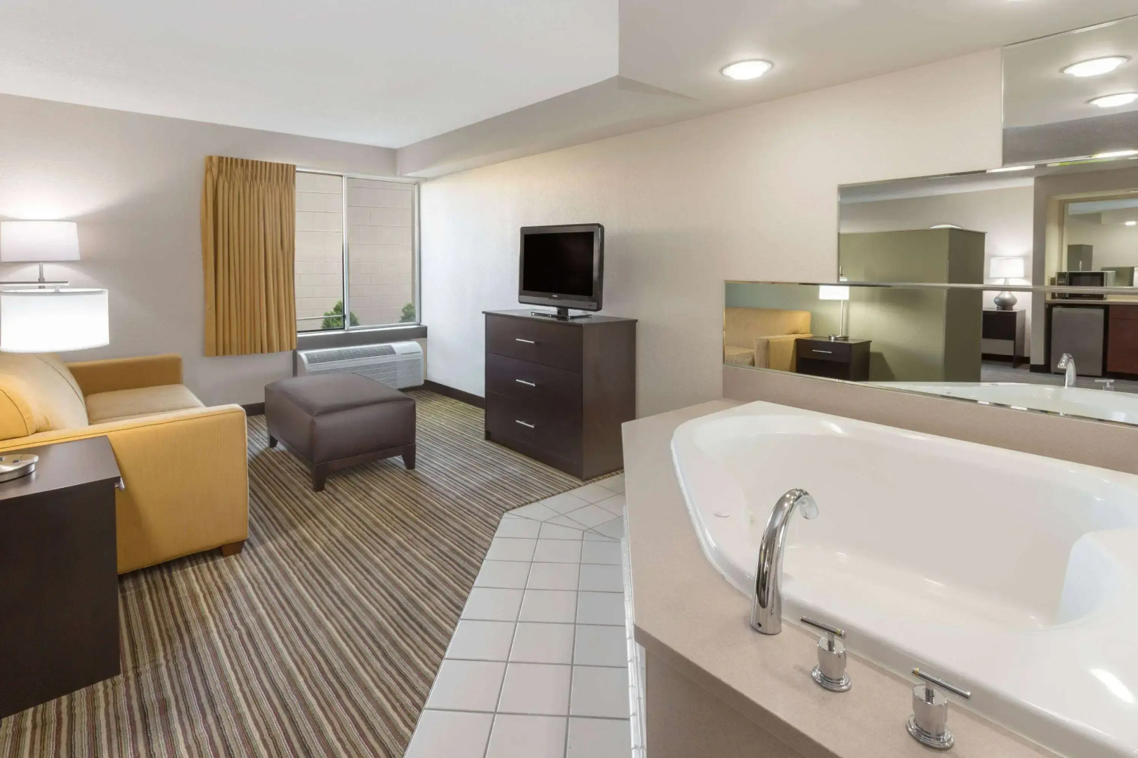 Super 8 by Wyndham Madison South