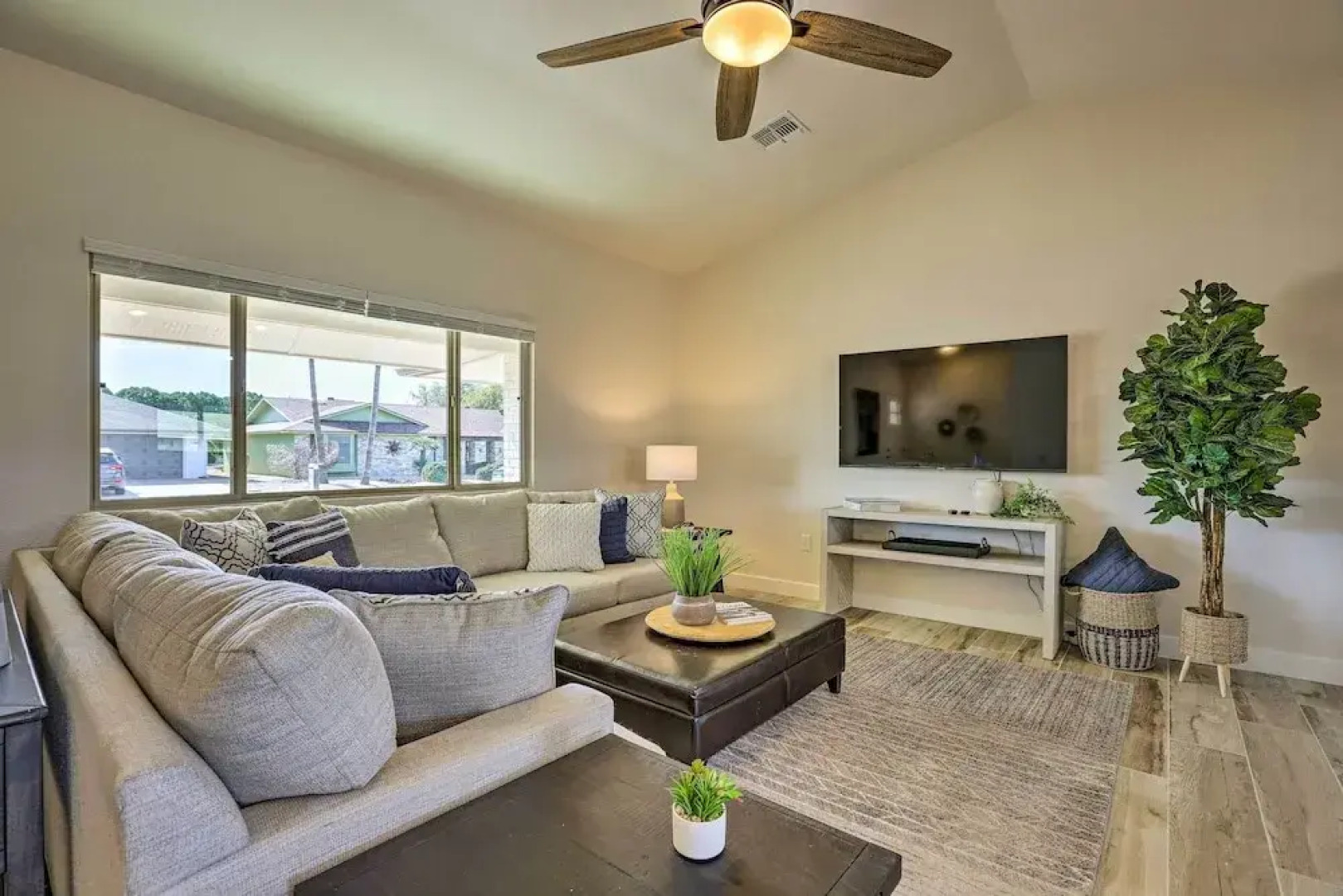 Putting Green, Grill: Home in Sun City West!