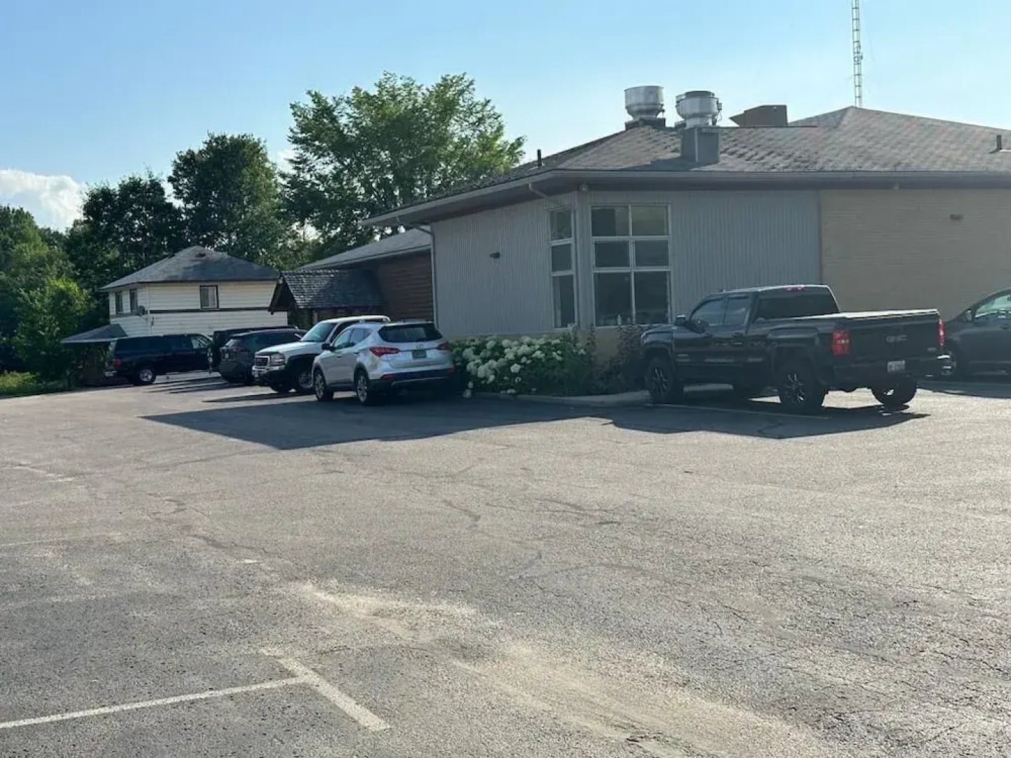 Bears Den Lounge and Motel