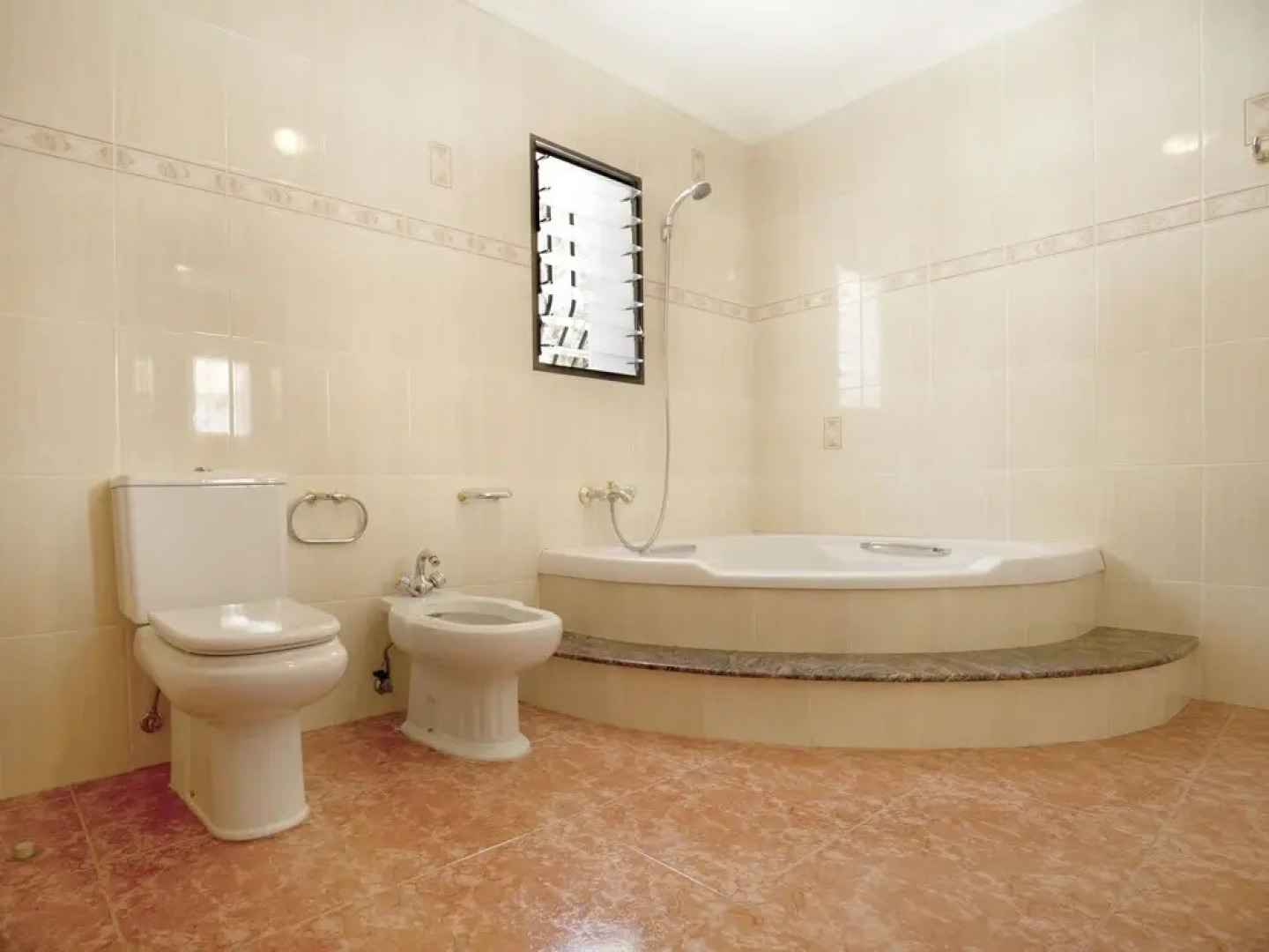 Pleasant Villa in Adsubia-forna With Swimming Pool