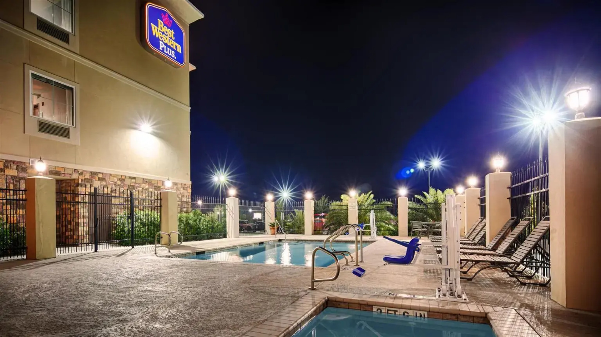 Best Western Plus Kenedy Inn