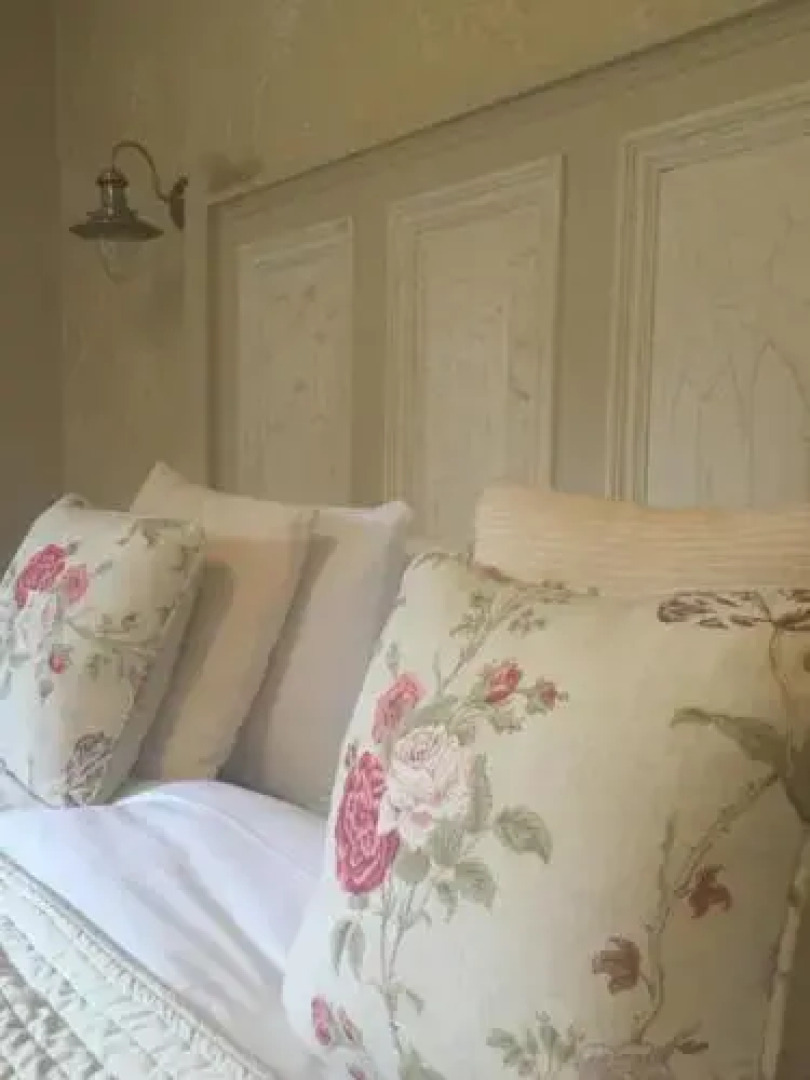 Riverbank, Country Pub and Guesthouse