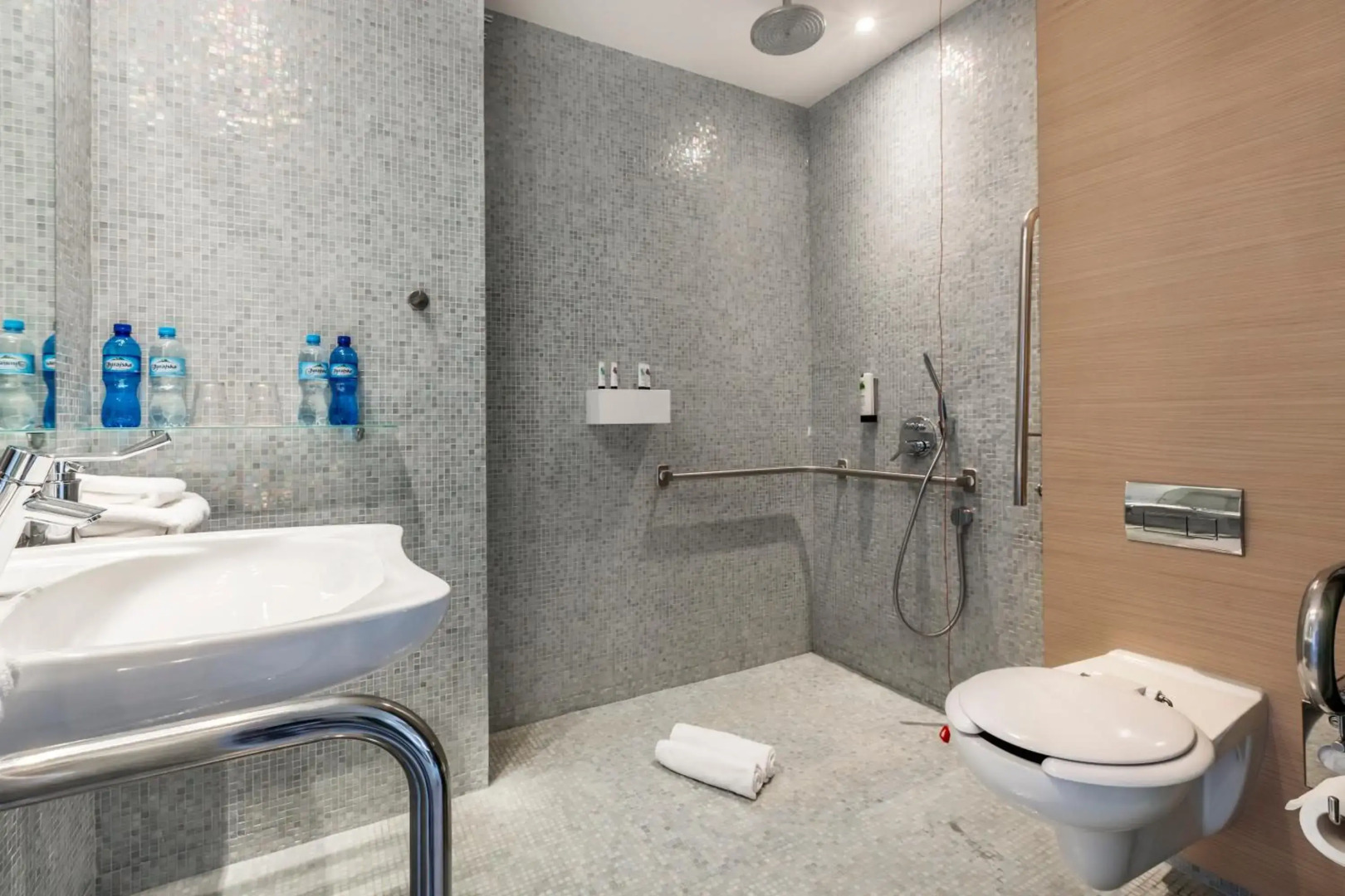 Sound Garden Hotel Airport