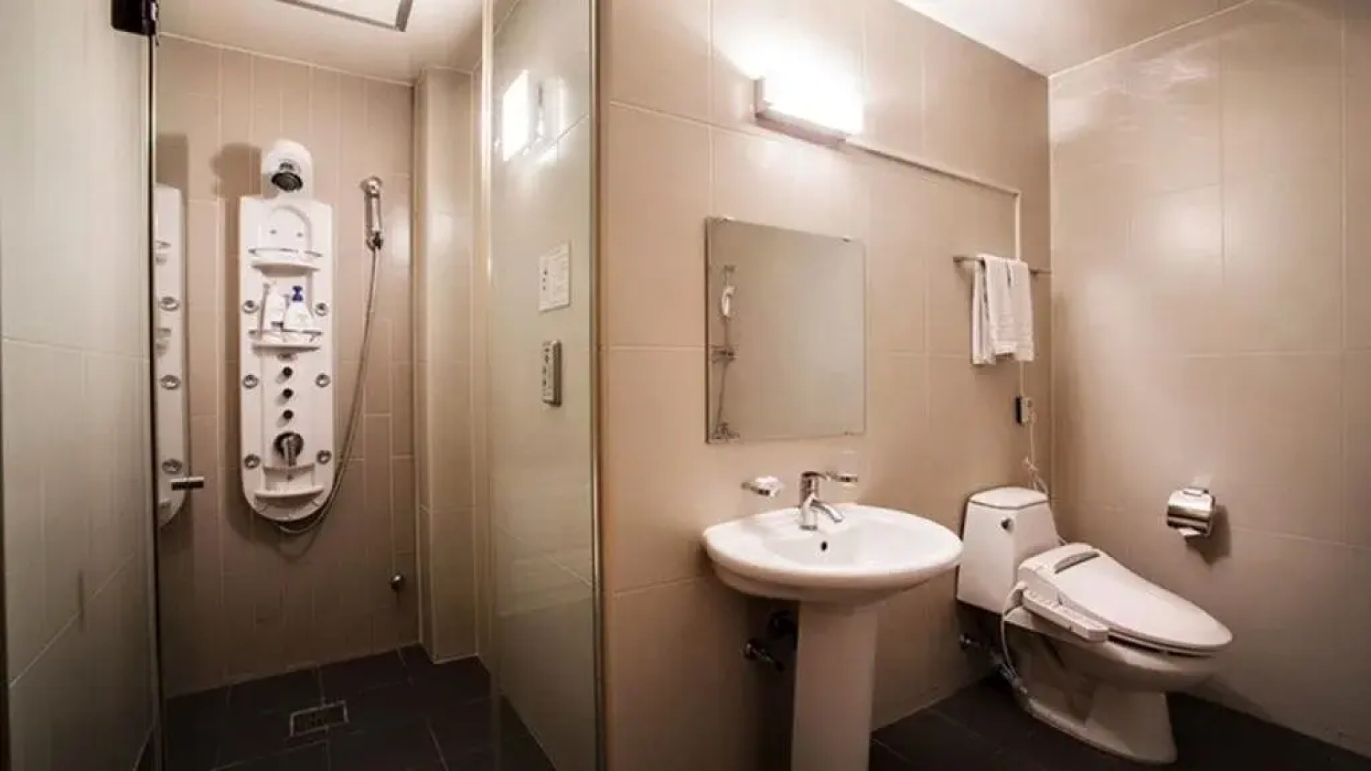 Brown Dot Hotel - Suwon City Hall