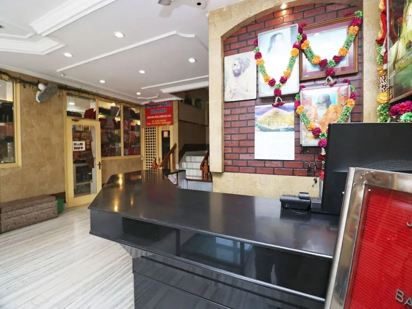 OYO 22075 Hotel Bali Palace