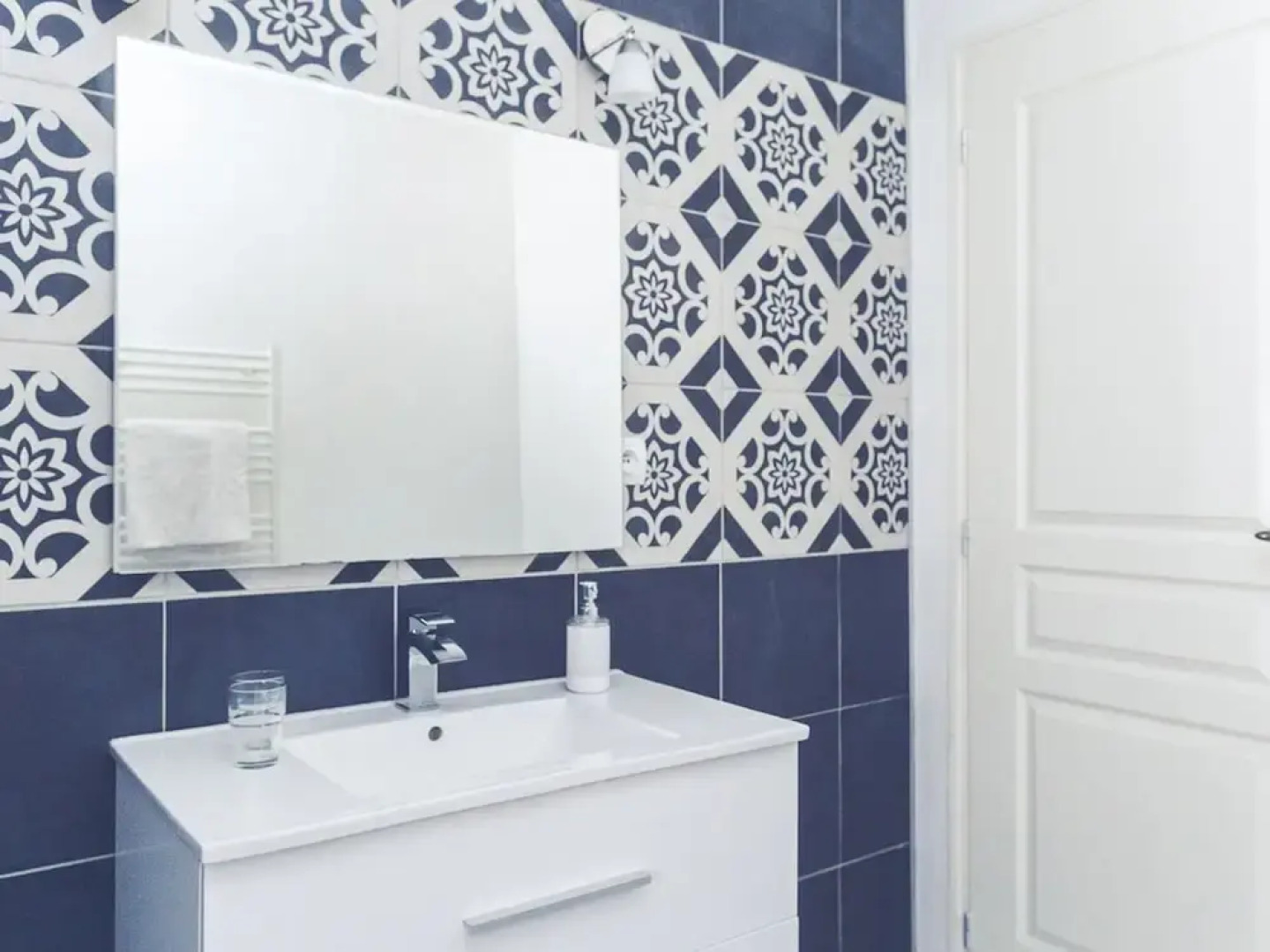 Holiday Home in Meaulne With Private Swimming Pool Near the Tronçais Forest