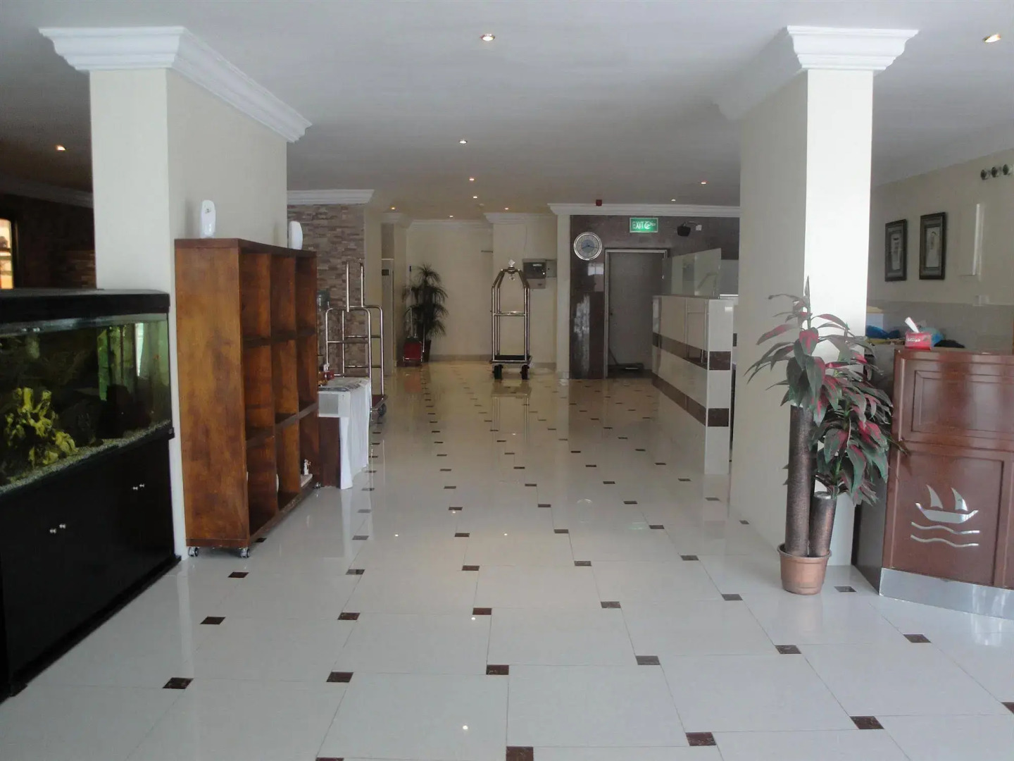 Marina Royal Hotel Suites