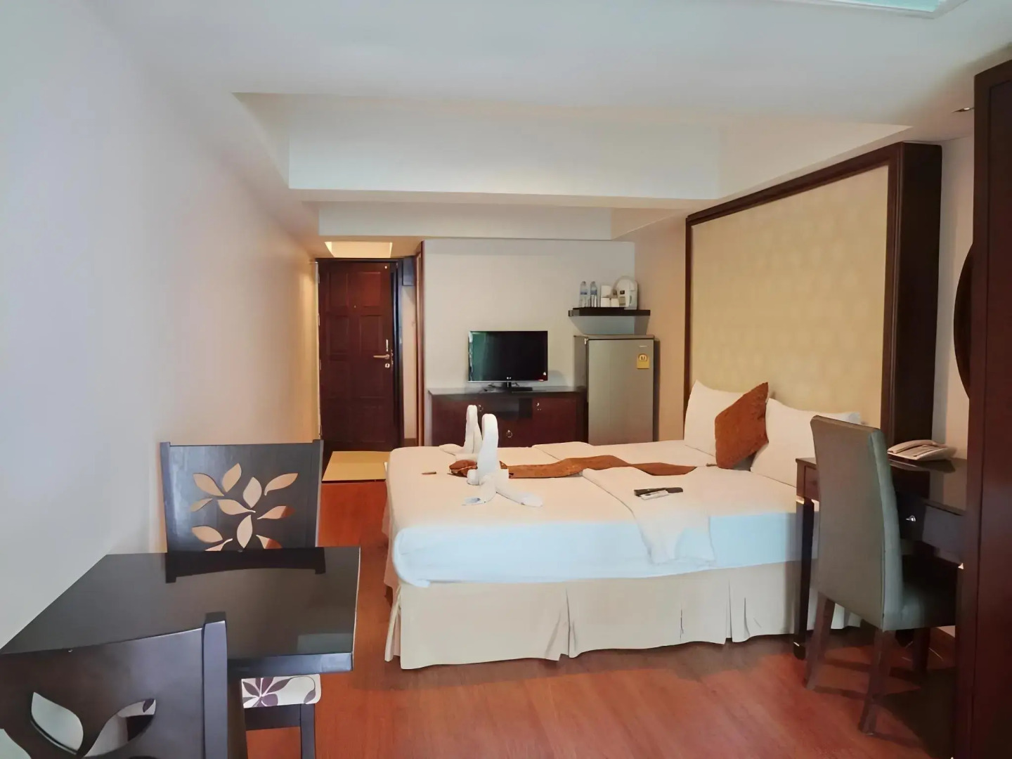 Maleez Lodge Hotel & Restaurant