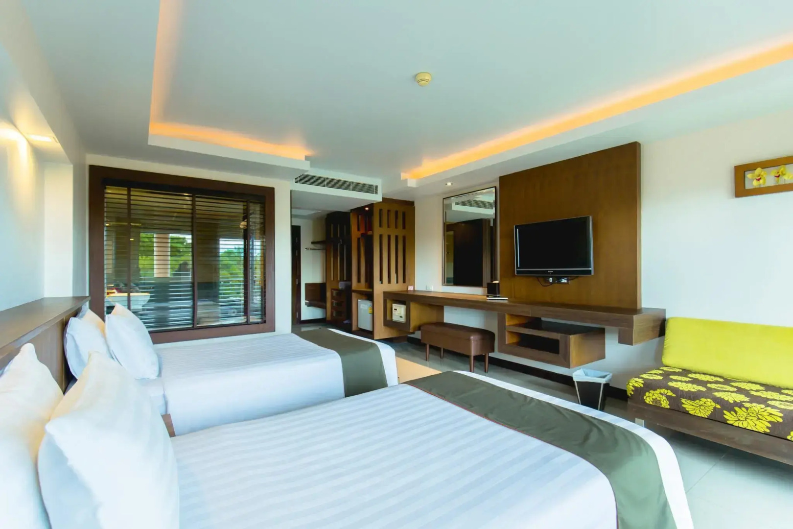 Thanthip Beach Resort