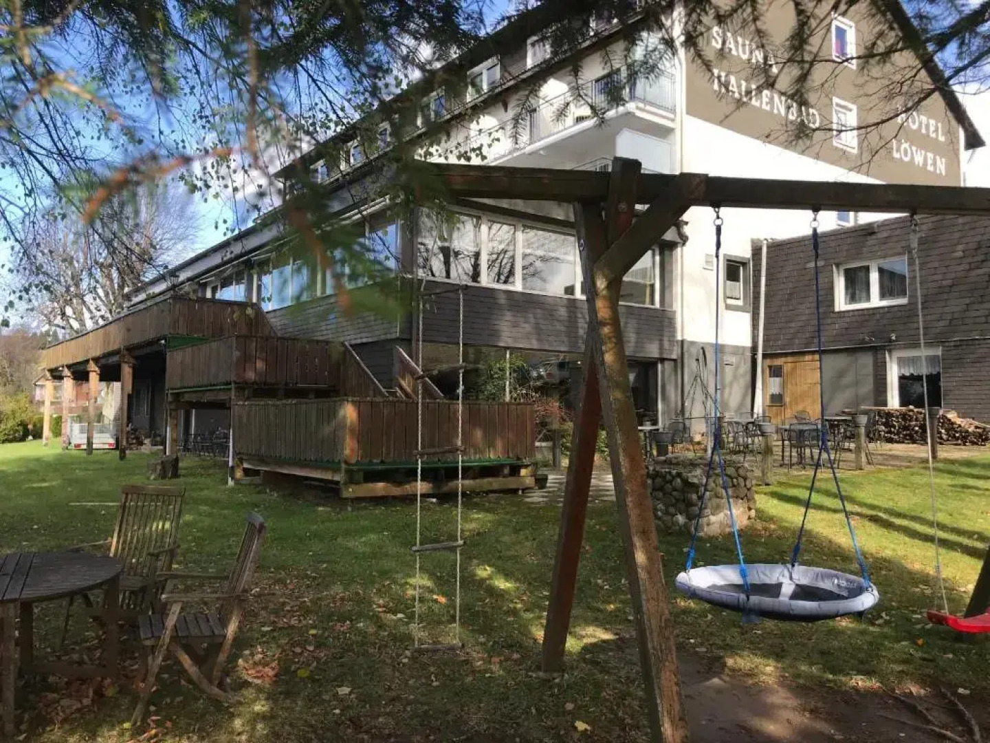 Hotel Löwen  by Mastiff