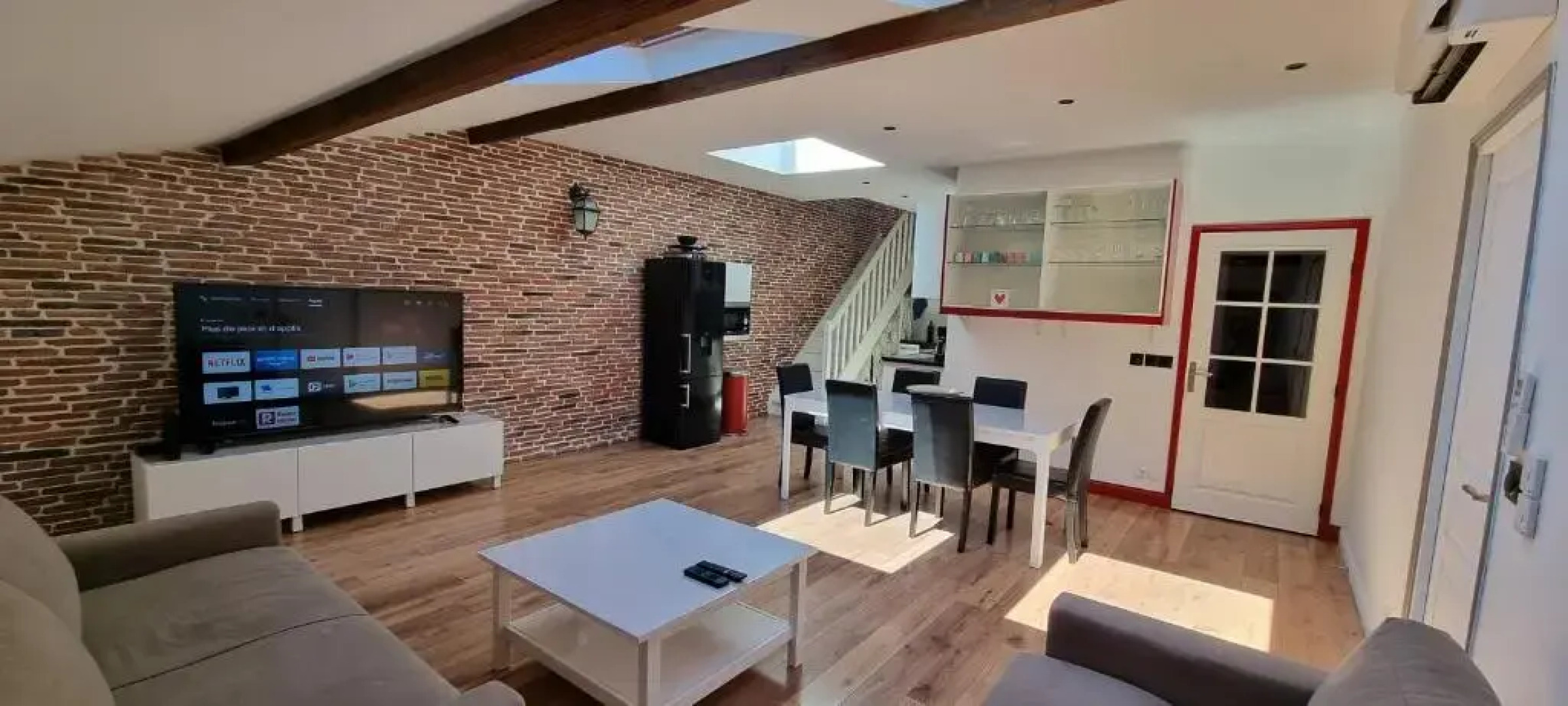 Chambre d'Hôtes sde, wc privé climatisé dans loft 80m2 Espace commun avec les habitants Salon et cuisine