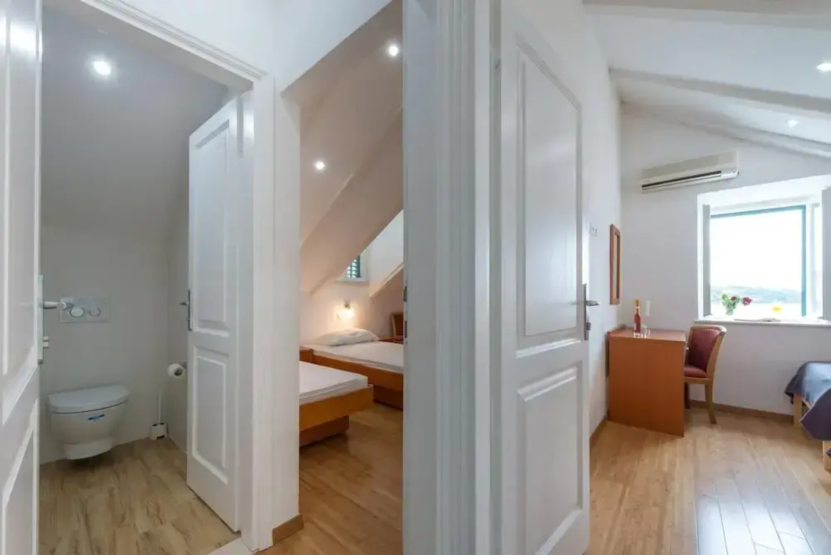 Villa Nisha - Six Bedroom Villa With Terrace and Swimming Pool ID Direct Booker 22773