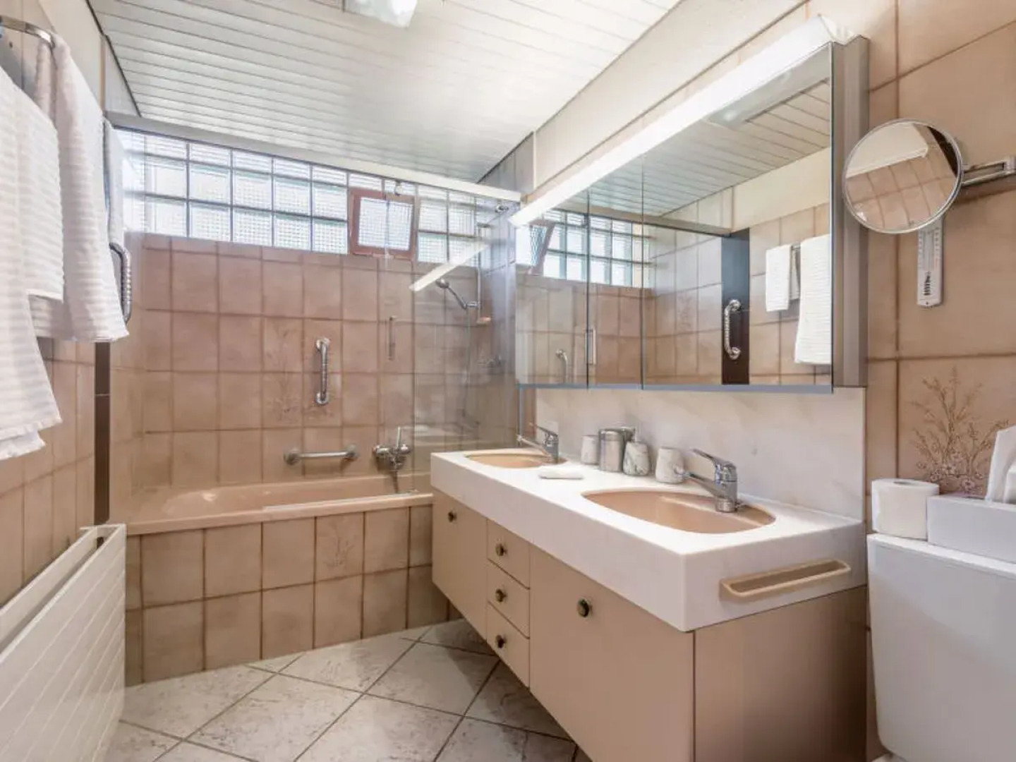 Seestern am See mit Bootsvermietung