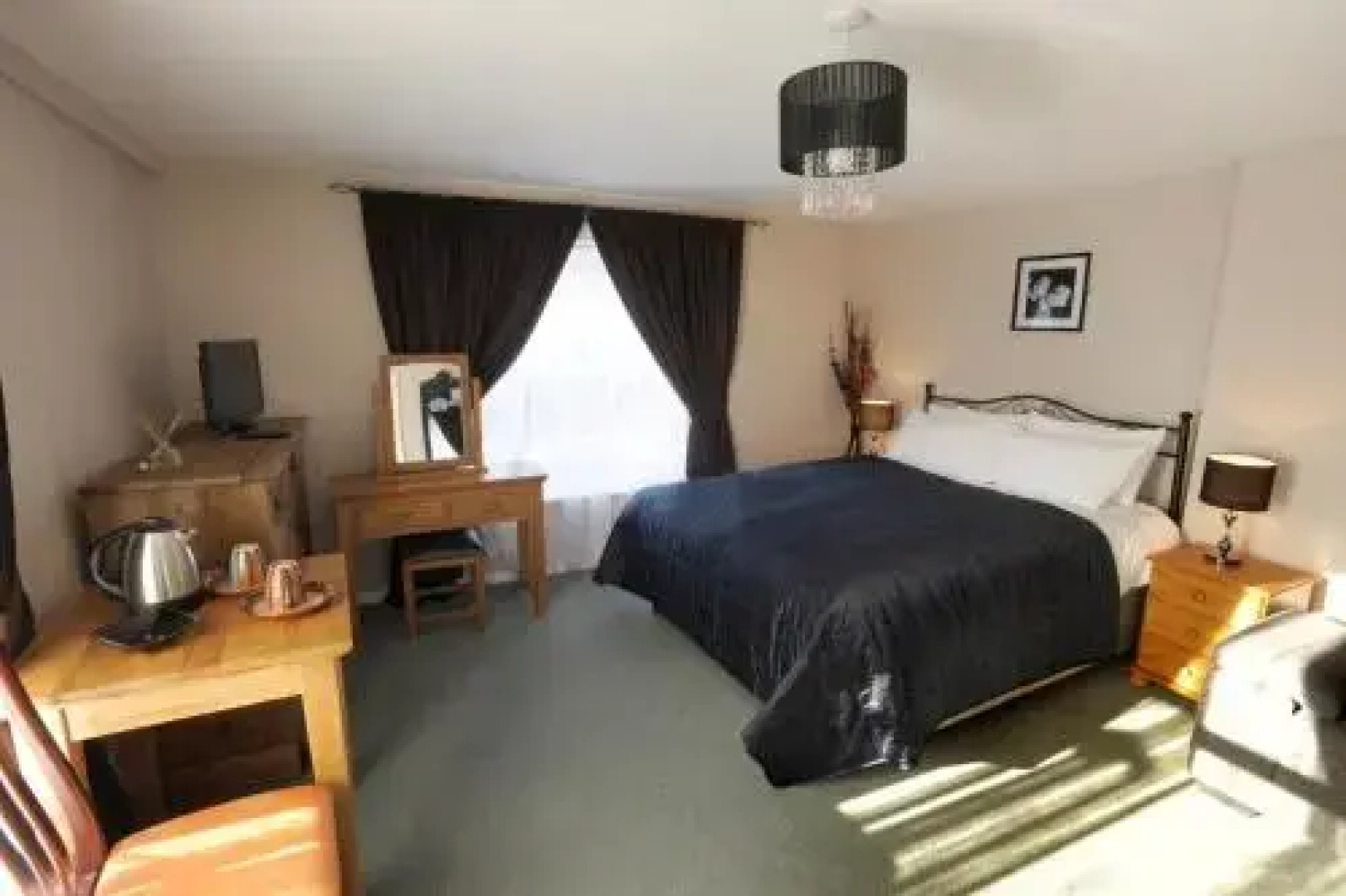 Trowel and Hammer Inn