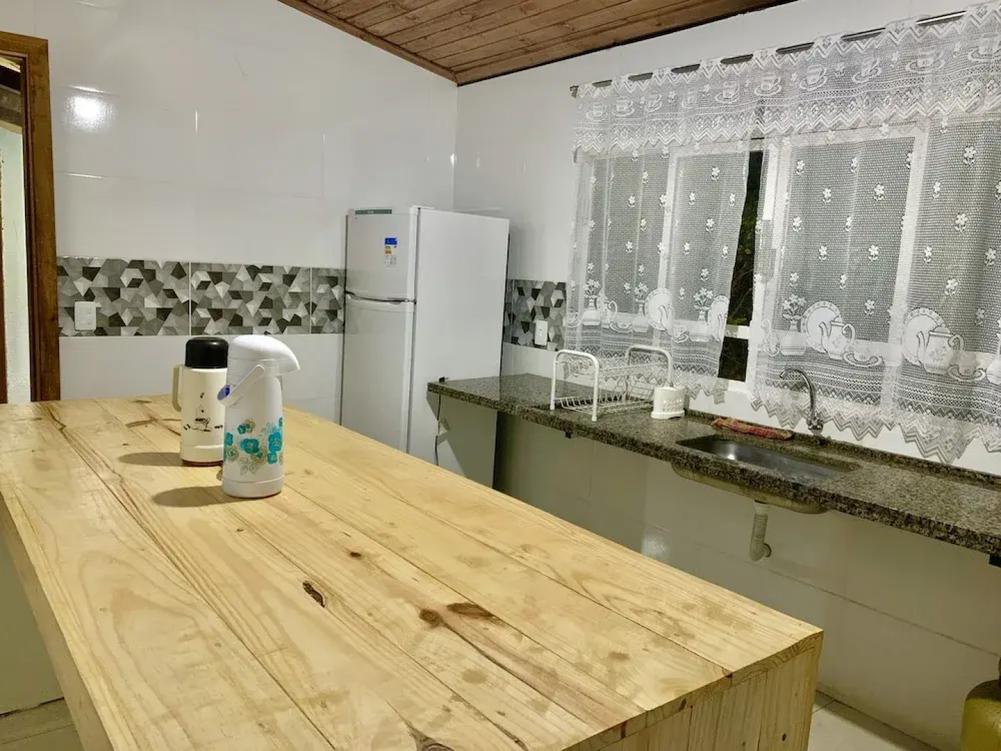 Vista do Lago - Casa para 16 pessoas com 4 quartos