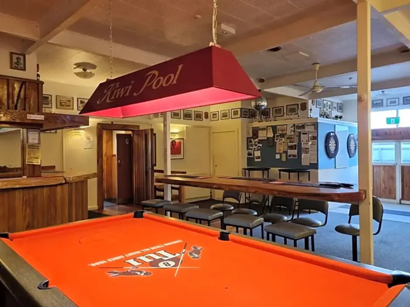 Oasis Bar & Hotel