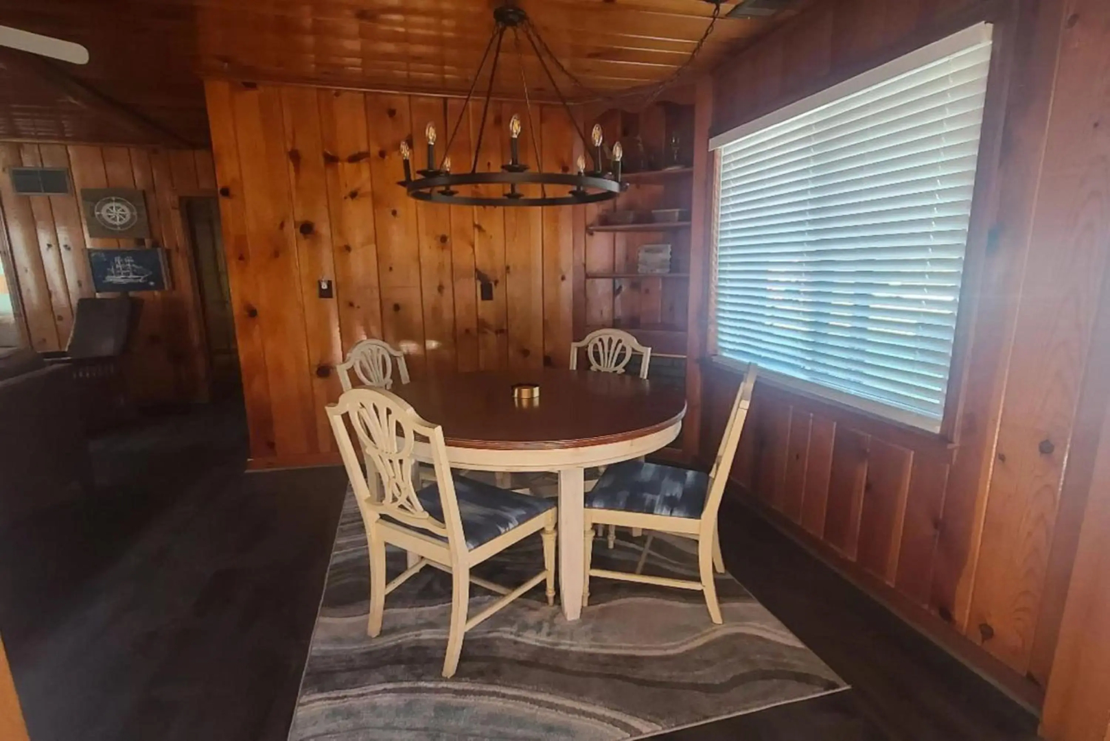Lake Huron - 3 Bedroom, 2 Bath Lake Front Home (Sleeps 12)