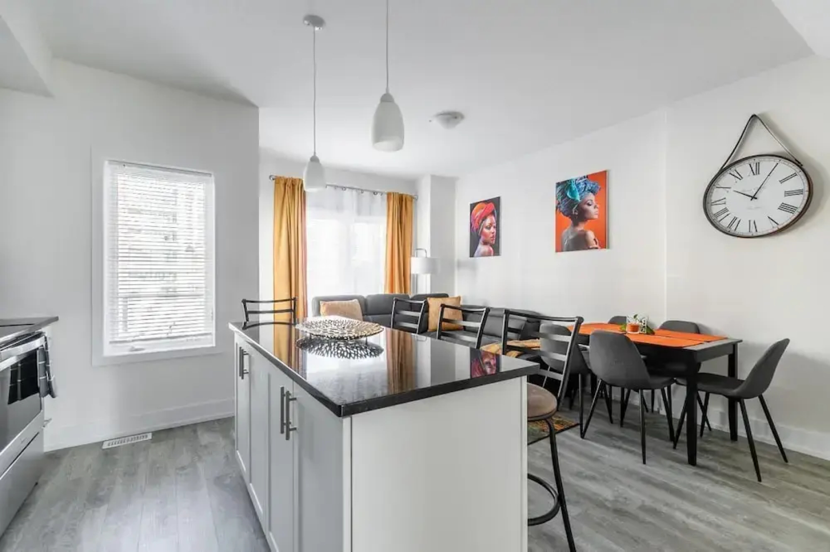 4BR 3BA Townhouse on Lake Ontario Free Parking Gym