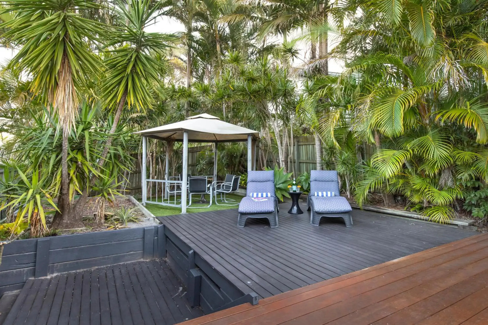 Cool Noosa Home. Central location. A/C. Gym. WIFI. Netflix