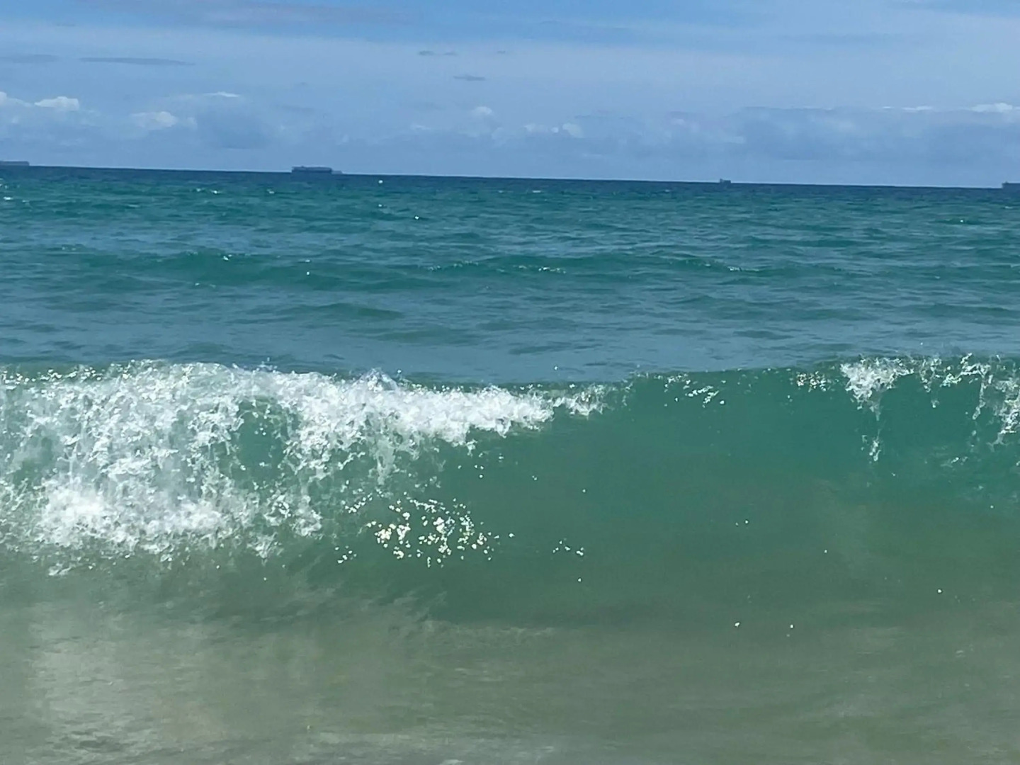 NEW UPMARKET COMFORTABLE 2 Bed, 2 Bath, OCEAN VIEWS, 250m to BUDDINA BEACH!