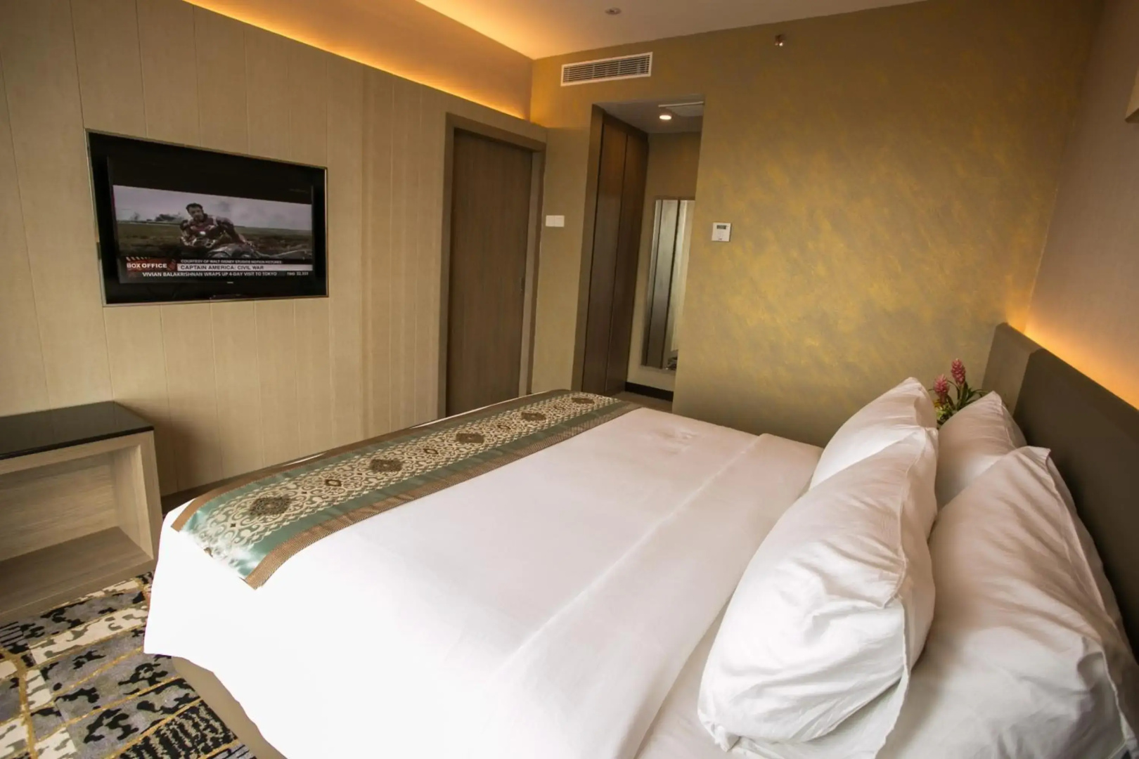 V8 Hotel