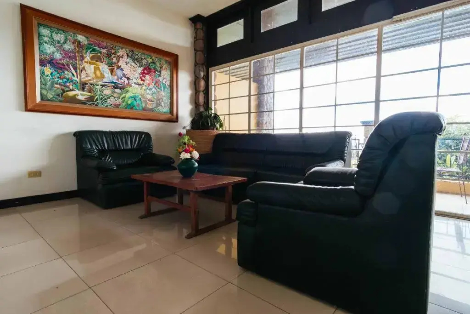 RedDoorz Plus @ The Ridge Tagaytay City