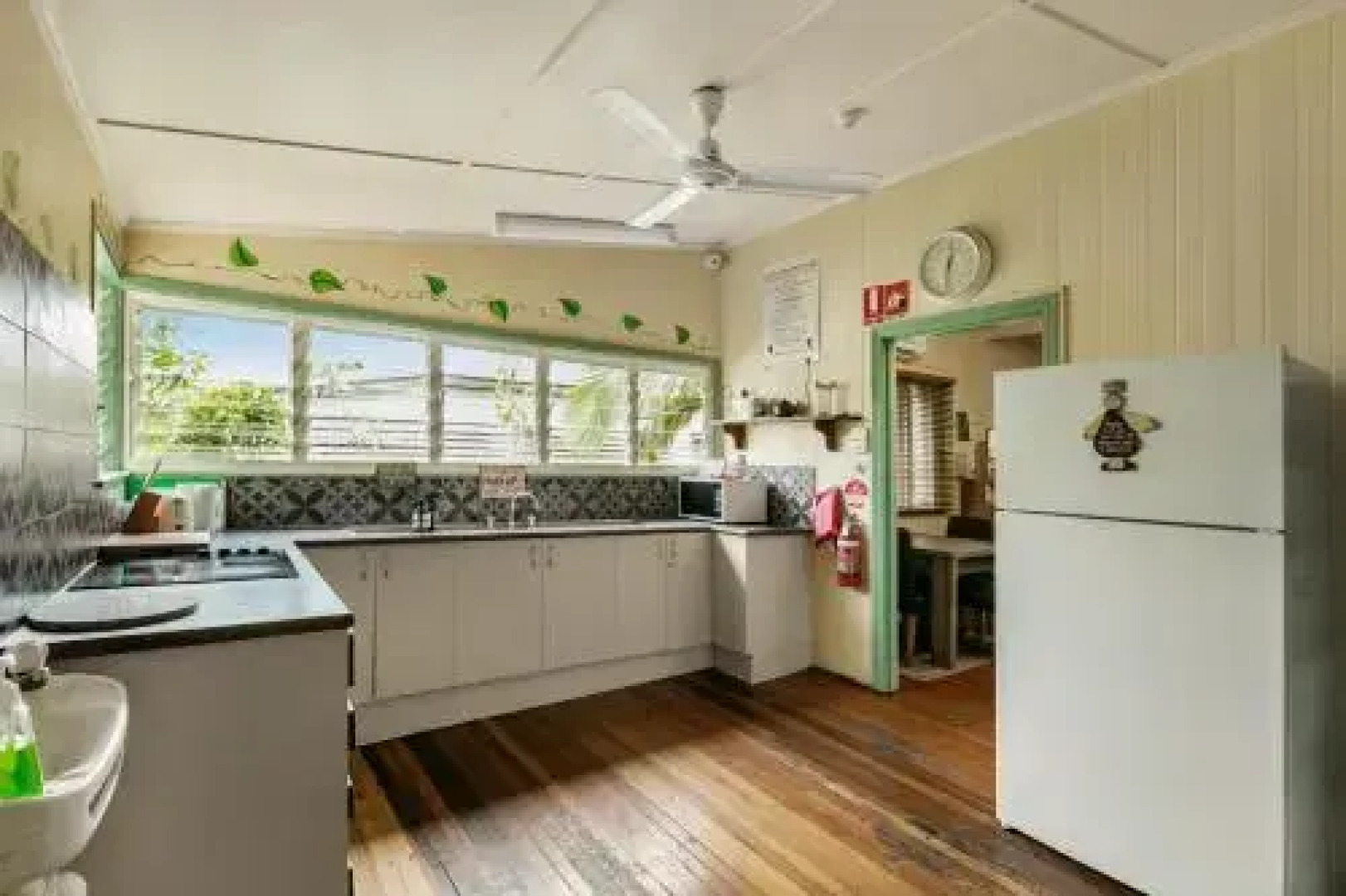 Tropic Days Backpackers