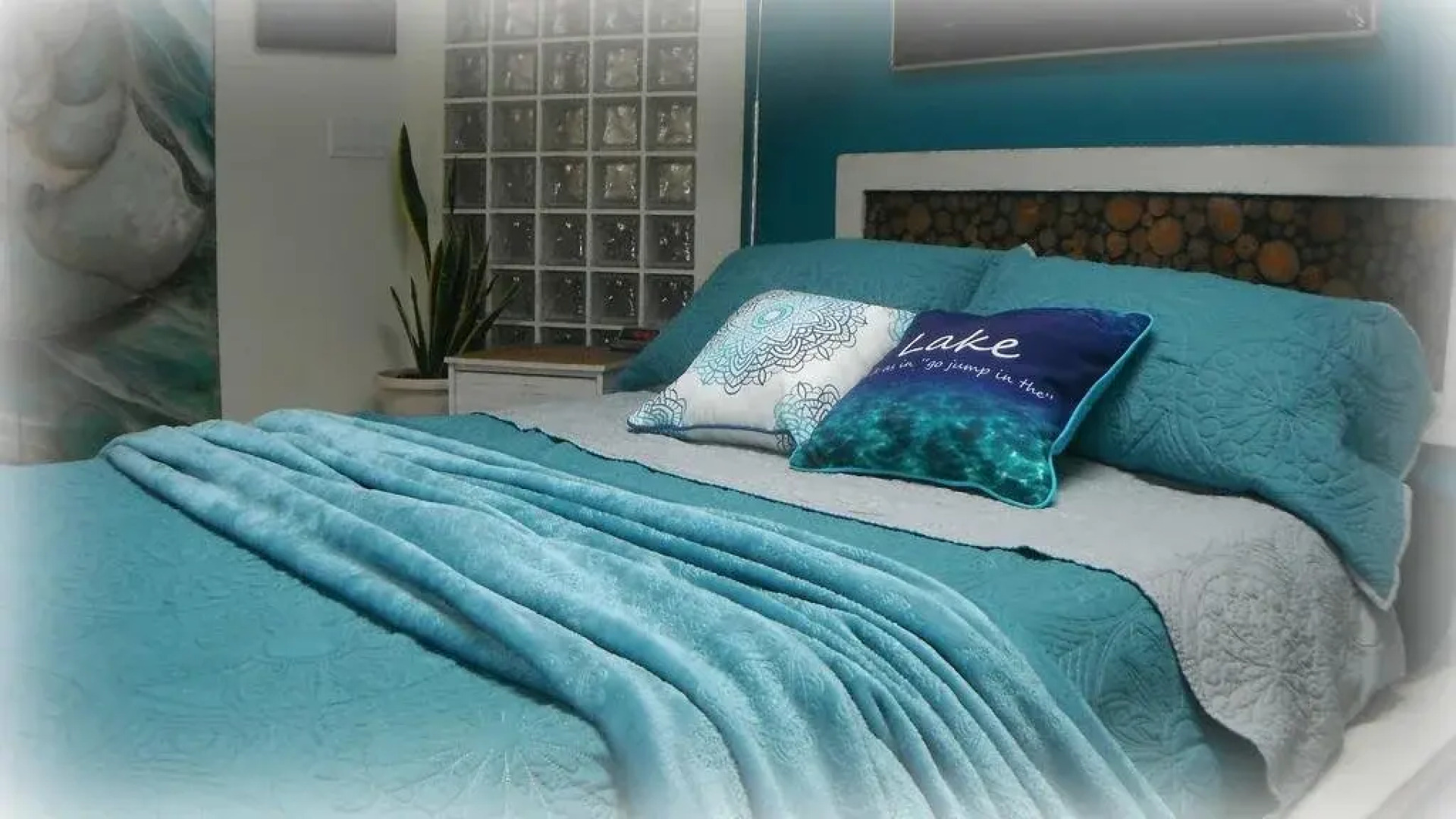 Quamichan Lakehouse Bed & Breakfast