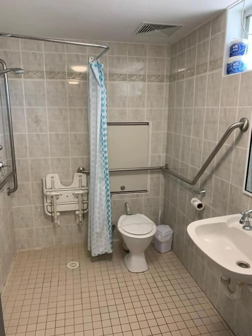 The Oaks Hotel Motel