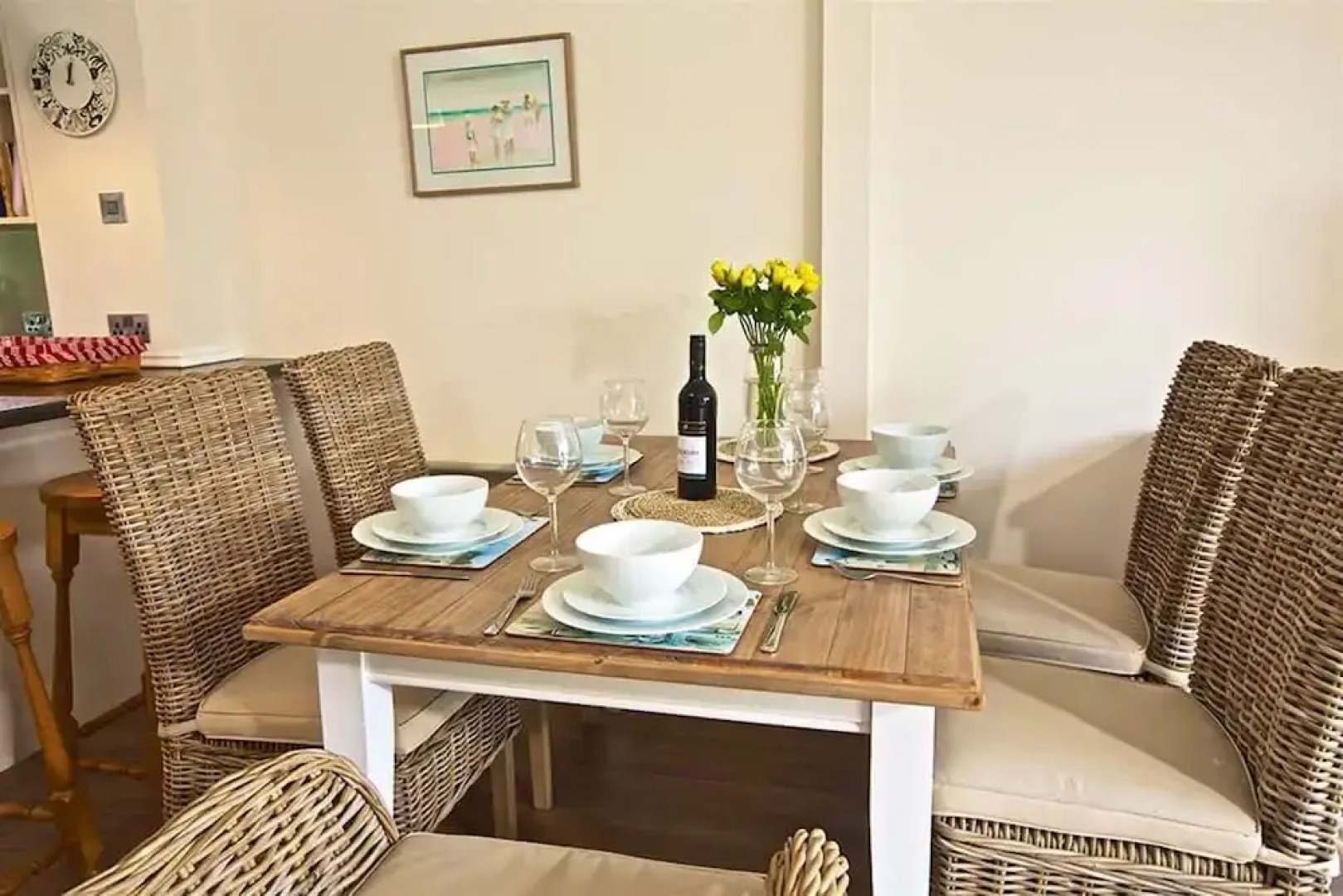 Stylish New England lakeside retreat in the Cotswold Water Park