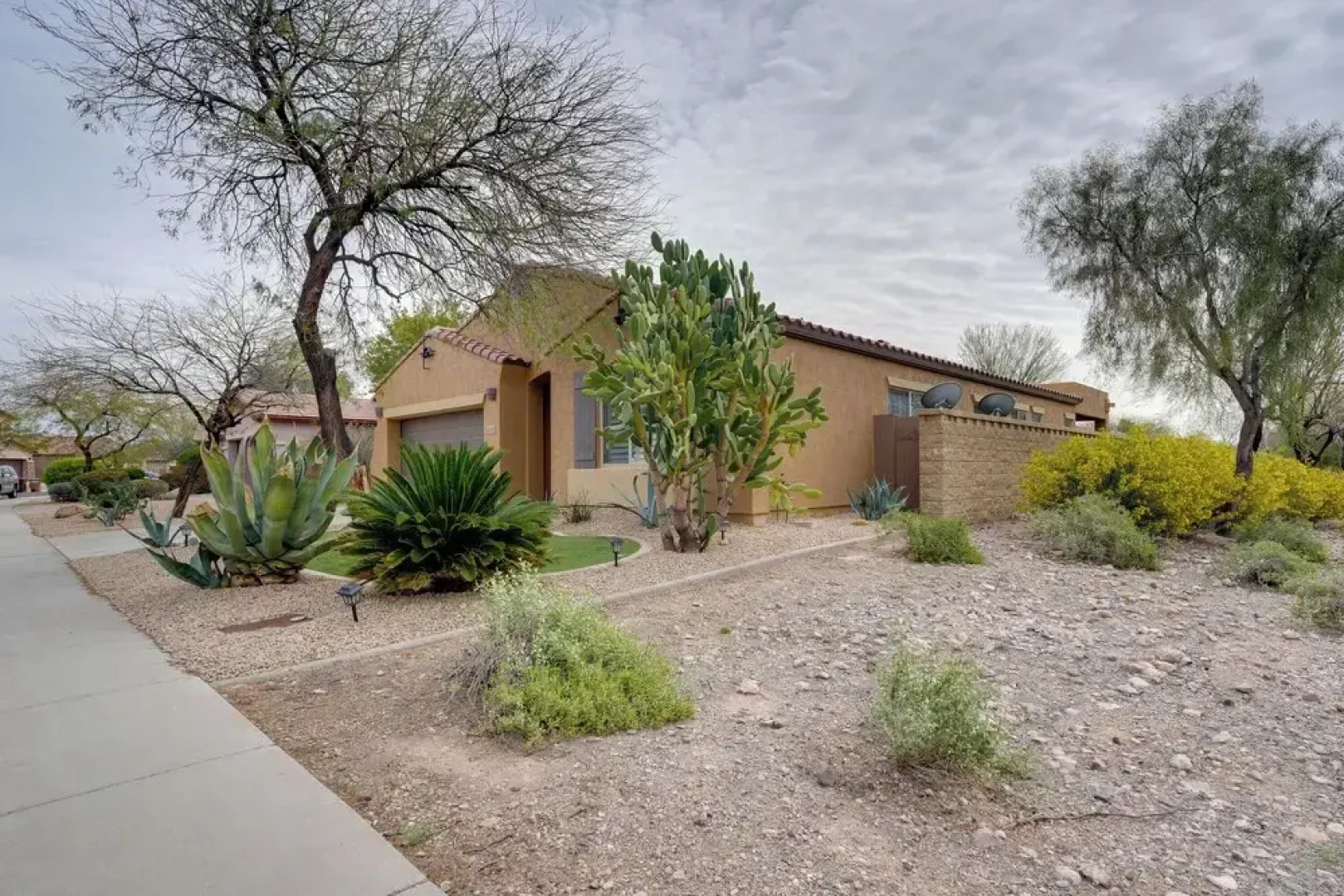 8 Mi to Sports Complex: Peoria Home w/ Hot Tub!