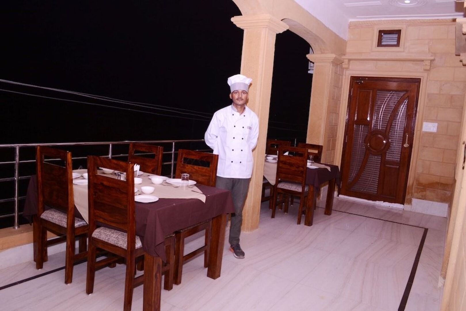Sartaj Hotel
