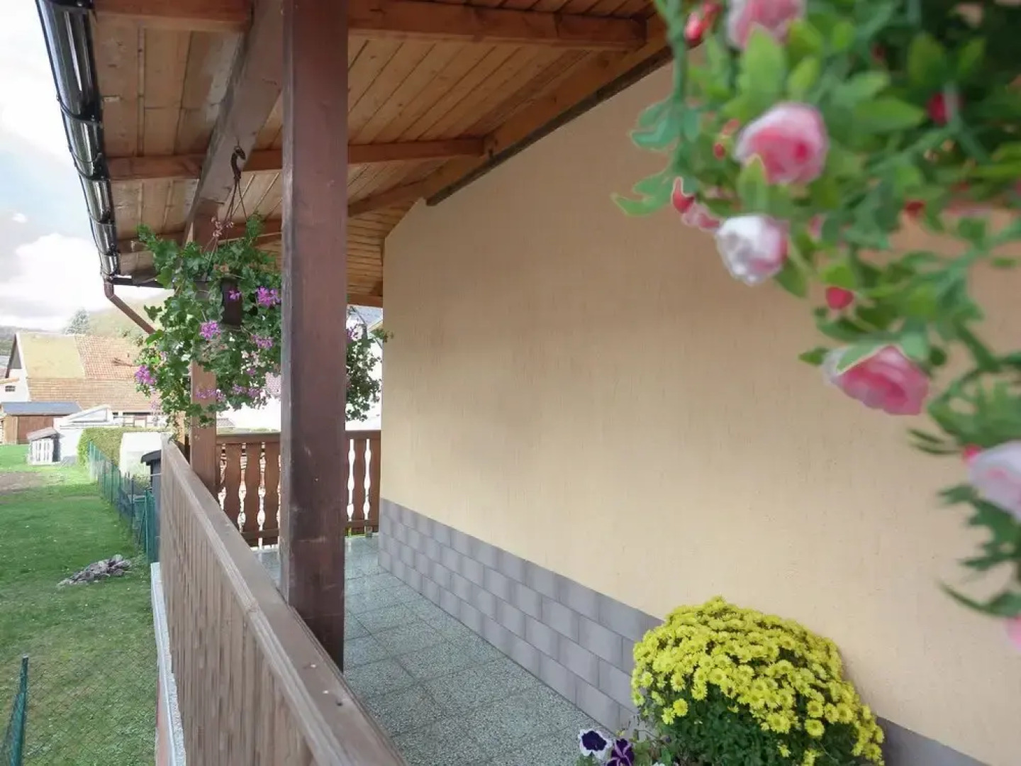 Apartment Near Eisenach With a Separate Entrance and Covered Terrace
