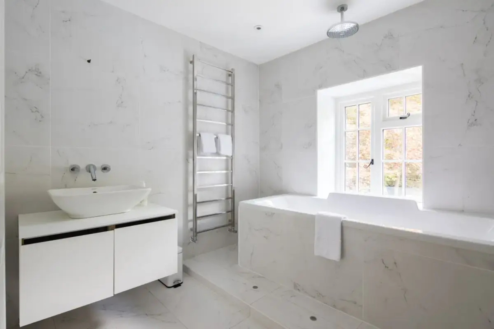 The Ascot Retreat - Spacious 3BDR Home with Parking & Garden