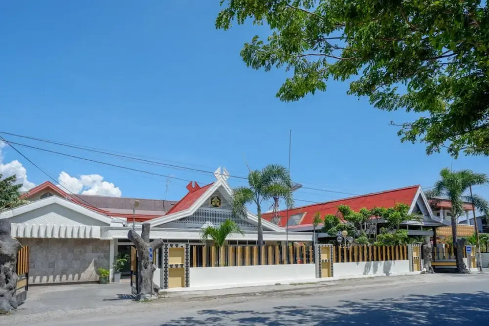 RedDoorz Plus @ Alam Raya Hotel