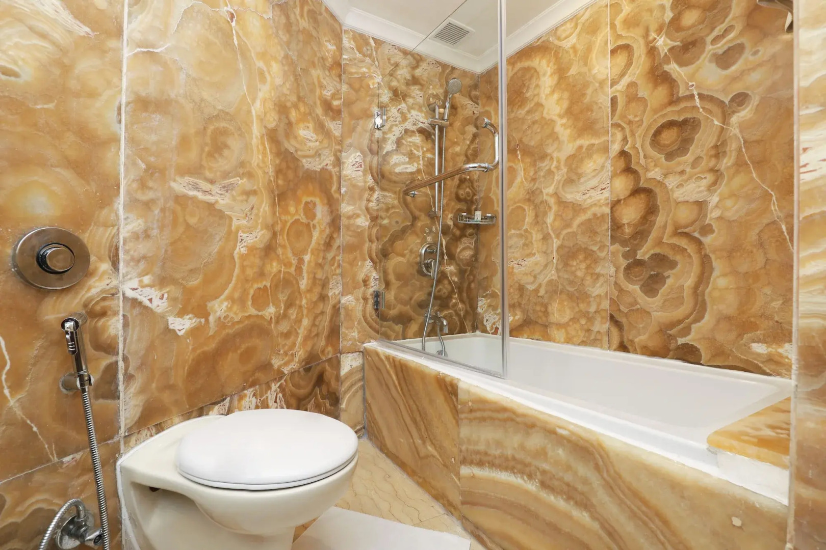 Hotel The Royal Plaza