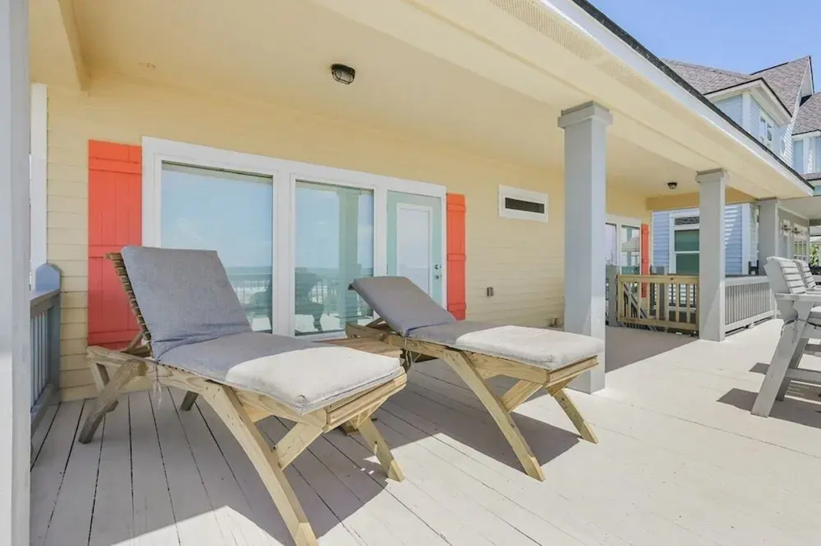 A La Playa 2 Bedroom Home by RedAwning